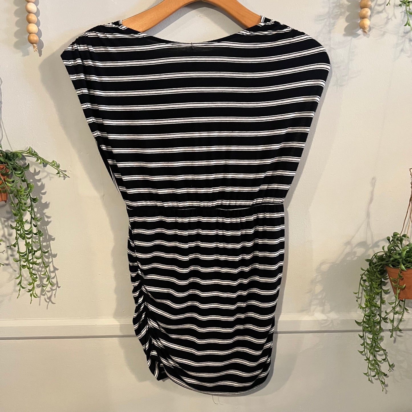 Essential fitted deep v-neck SS tee, Black stripes
