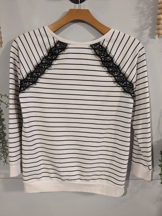 Lace accent cozy LS sweatshirt, White stripes