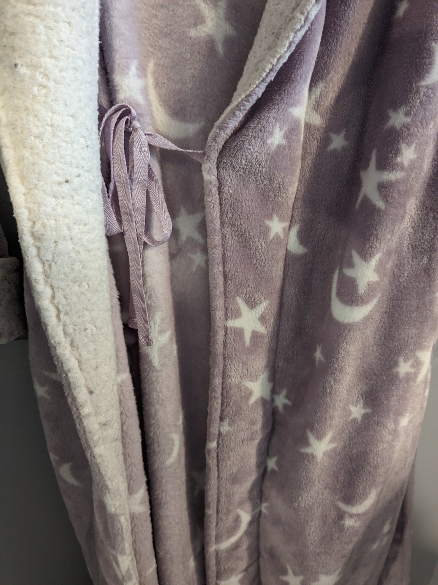 Extra cozy belted crossover robe, Lilac stars -NF