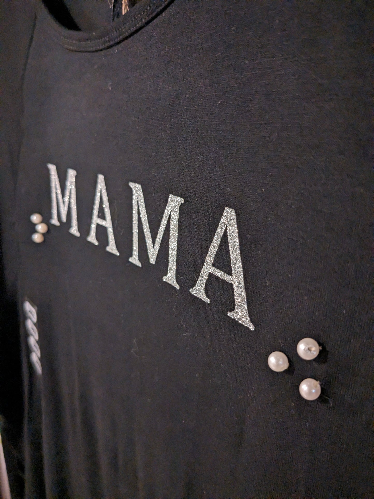 'MAMA' graphic w/ pearls LS nursing tee, Black *brand new* -NF