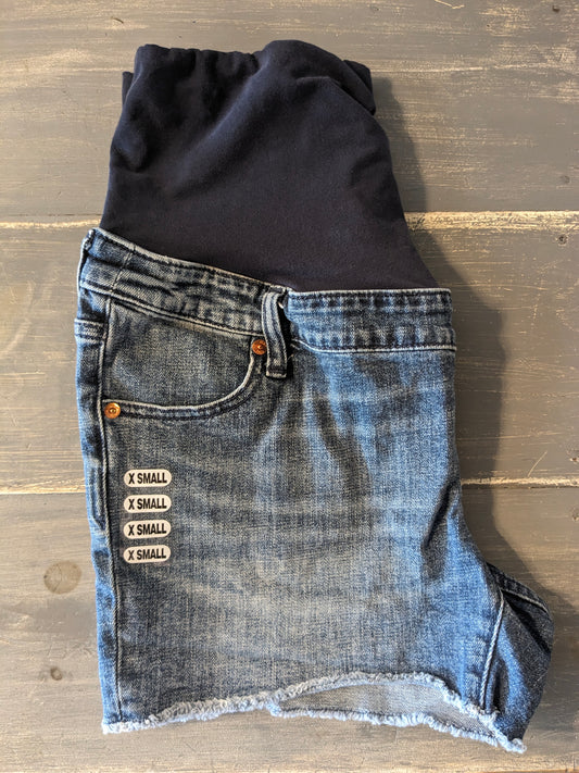 Full panel 3.5" fringe hem denim shorts, Medium wash
