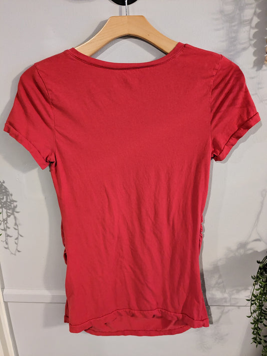 Essential fitted v-neck active SS tee, Red