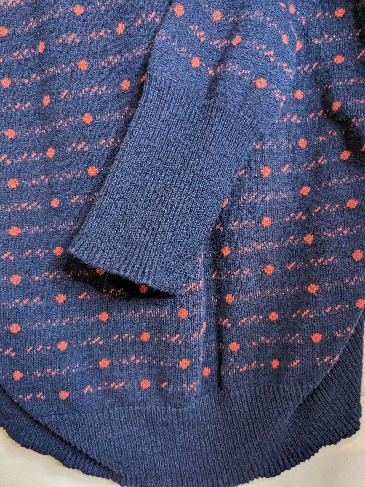 Long hem fitted lightweight LS sweater, Multi dots
