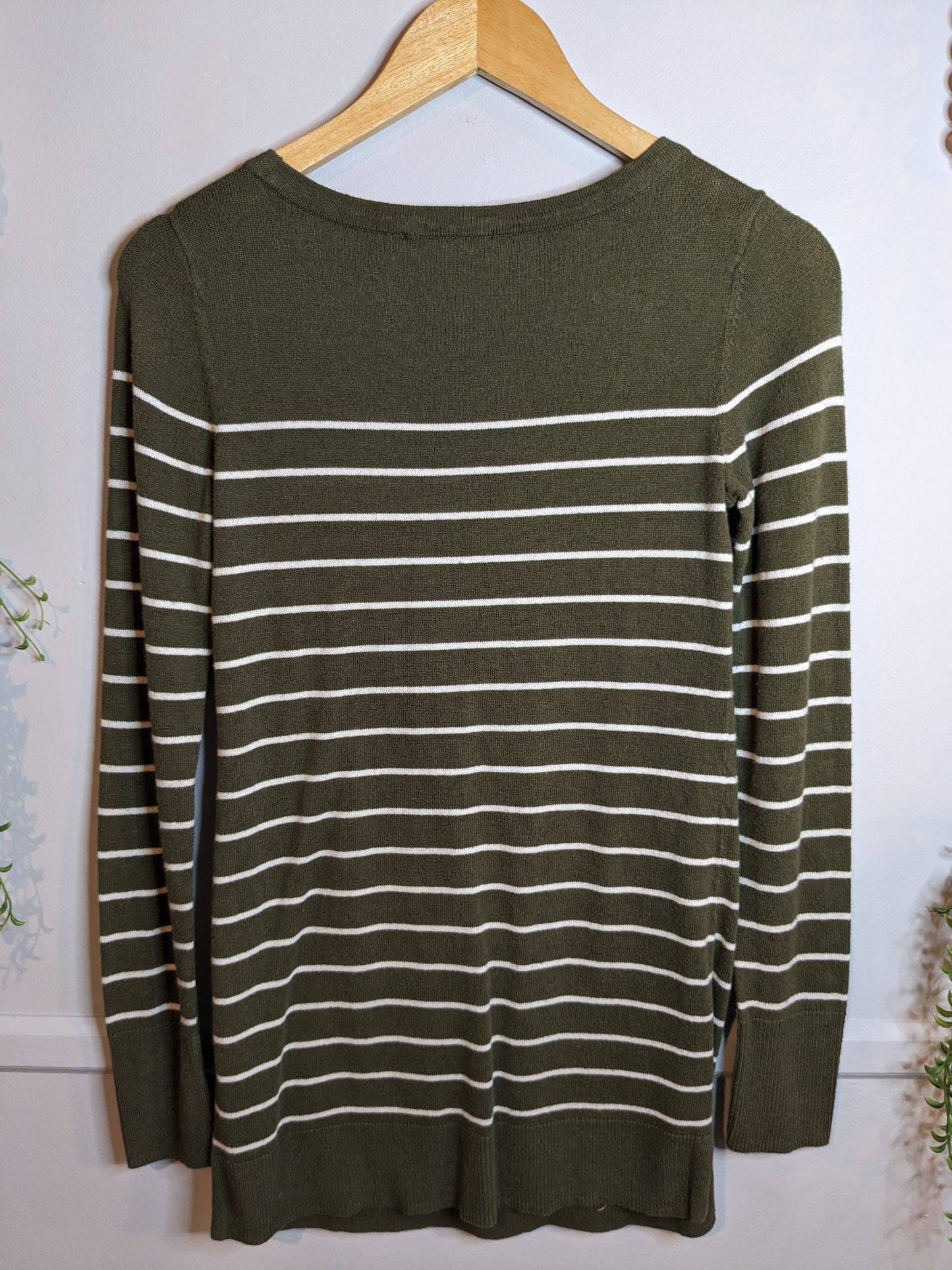 Faux button accents lightweight LS sweater, Olive