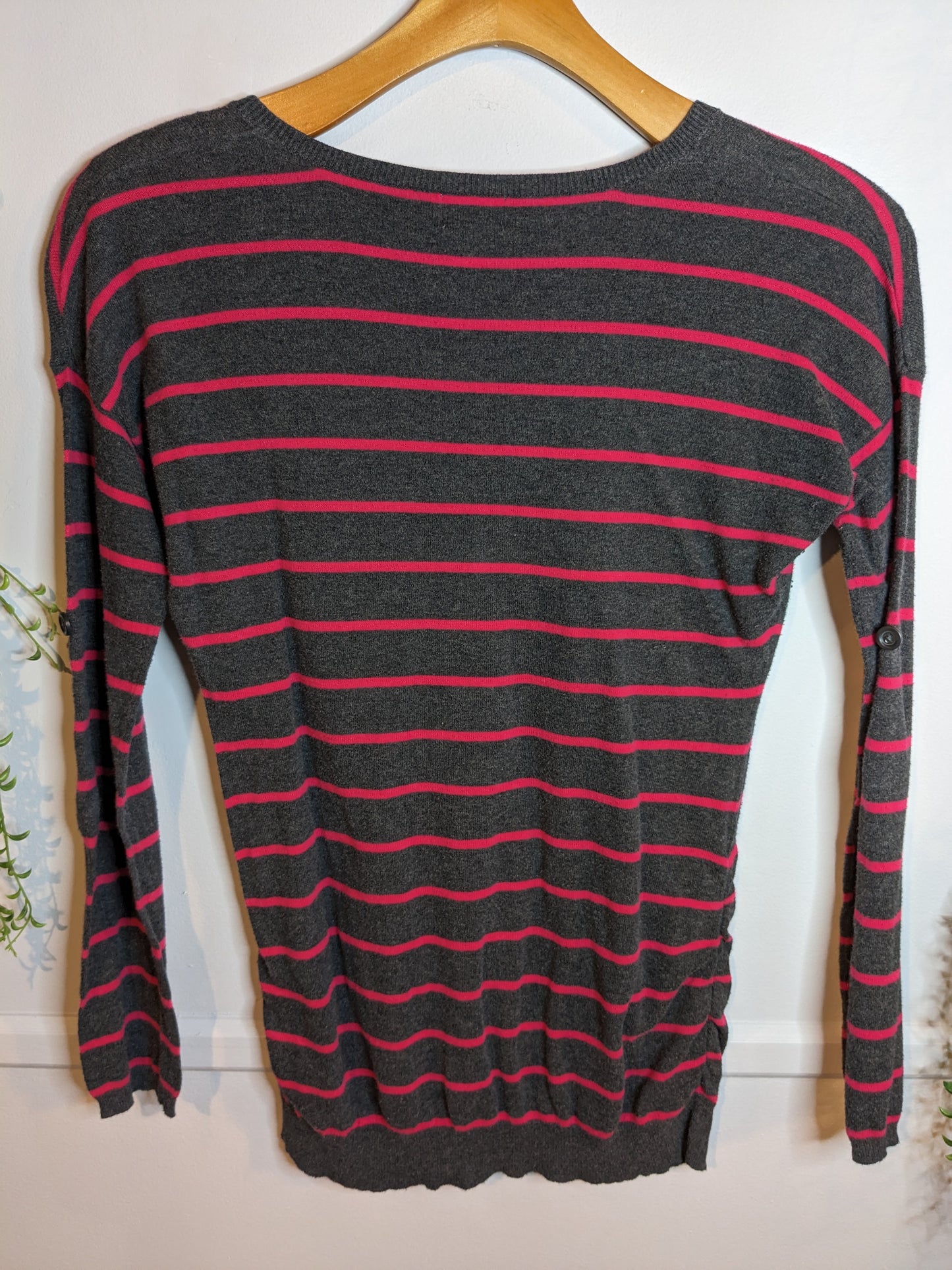 V-neck lightweight LS sweater, Charcoal stripes