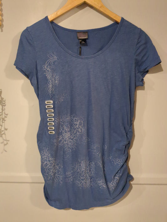 Vintage-y florals fitted round neck SS tee, Blue