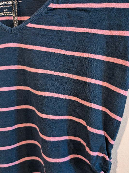 Vintage stye fitted double v-neck SS tee, Navy stripes