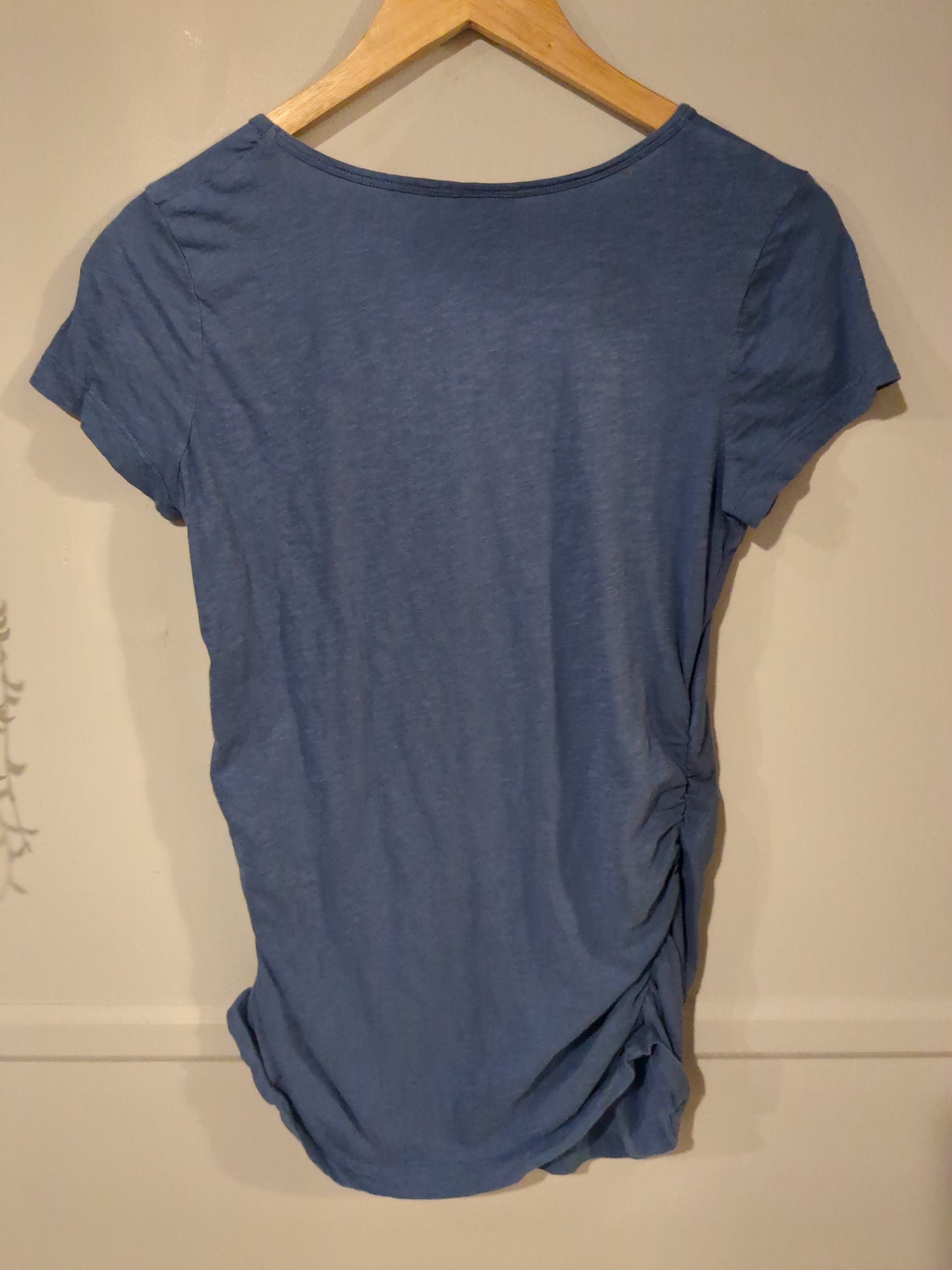 Vintage-y florals fitted round neck SS tee, Blue