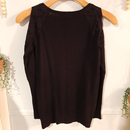 Cold-shoulder crocheted LS top, Black