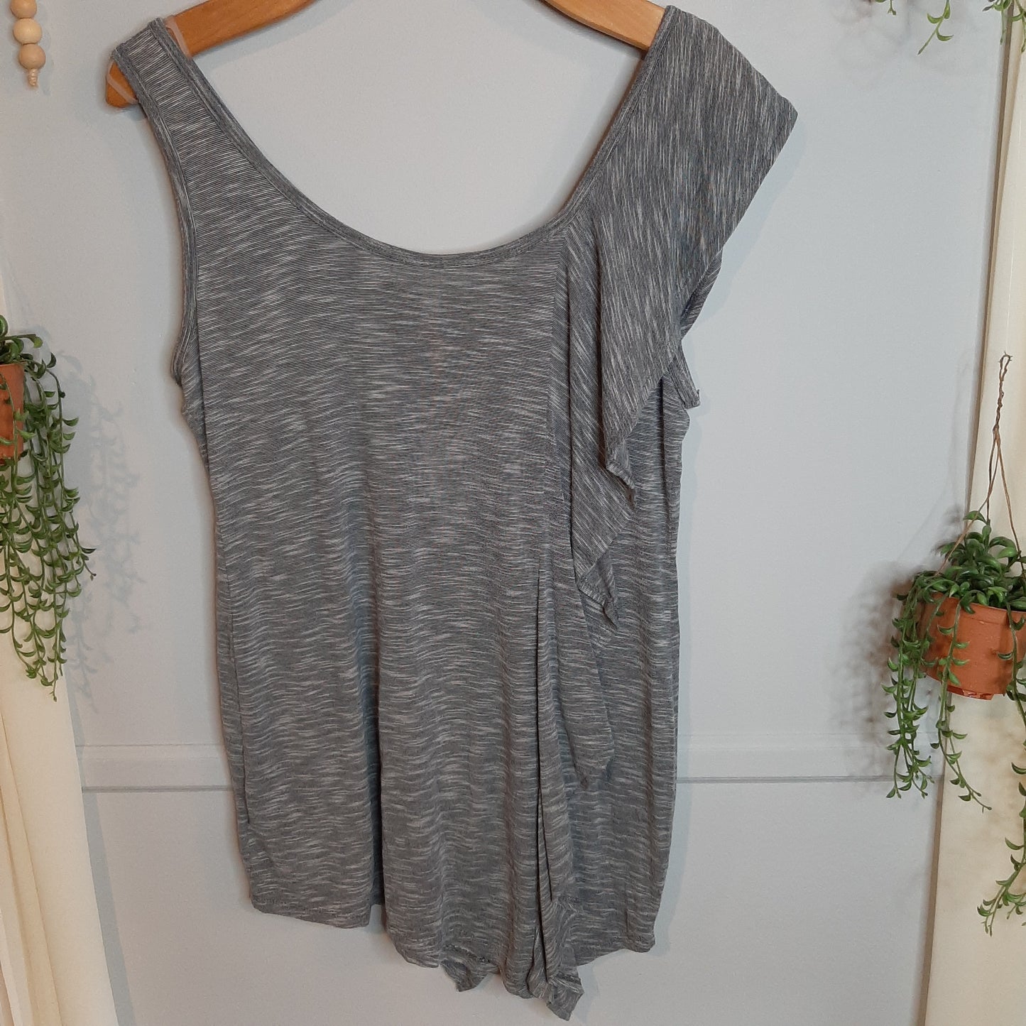 Ruffled asymmetrical tank, Grey