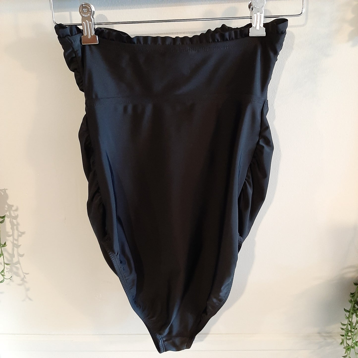 Strapless ruffle one-piece swimsuit, Black