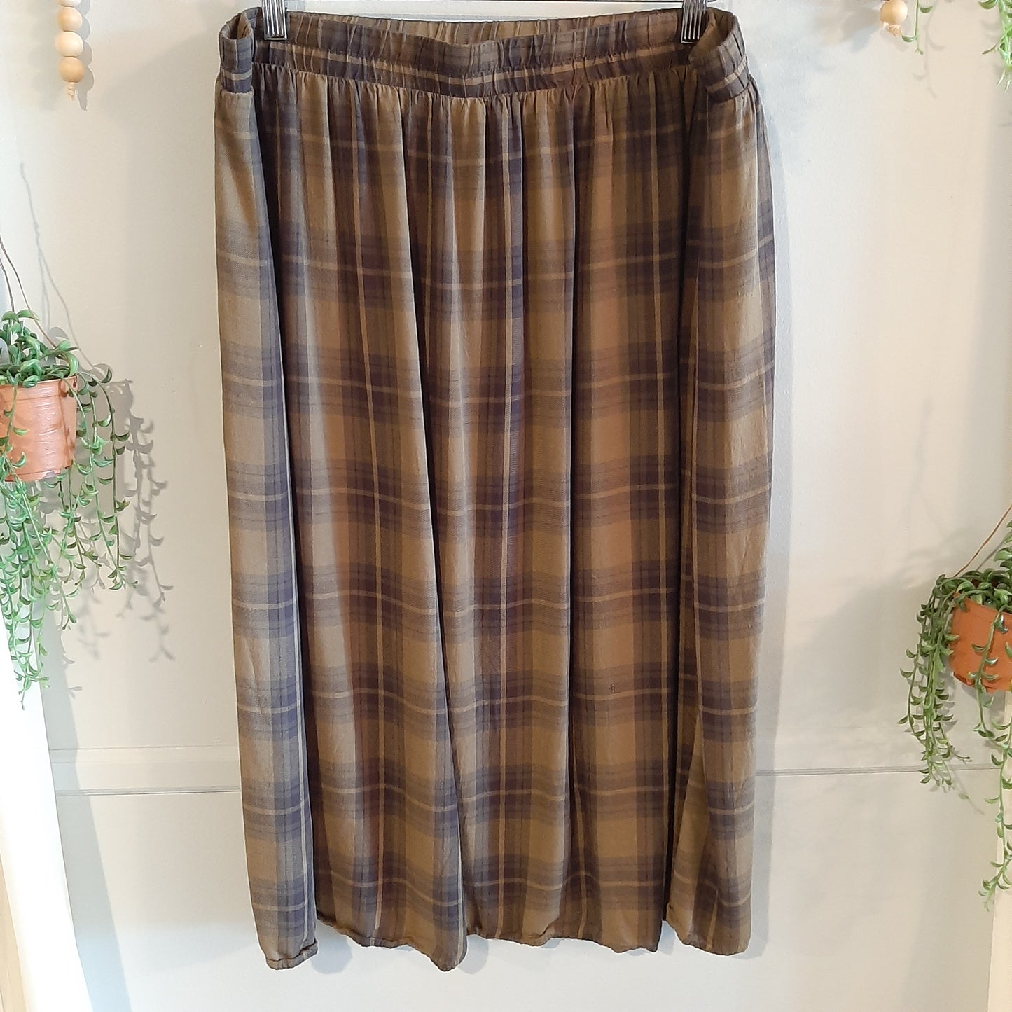 Pleated high-waisted plaid midi skirt, Olive
