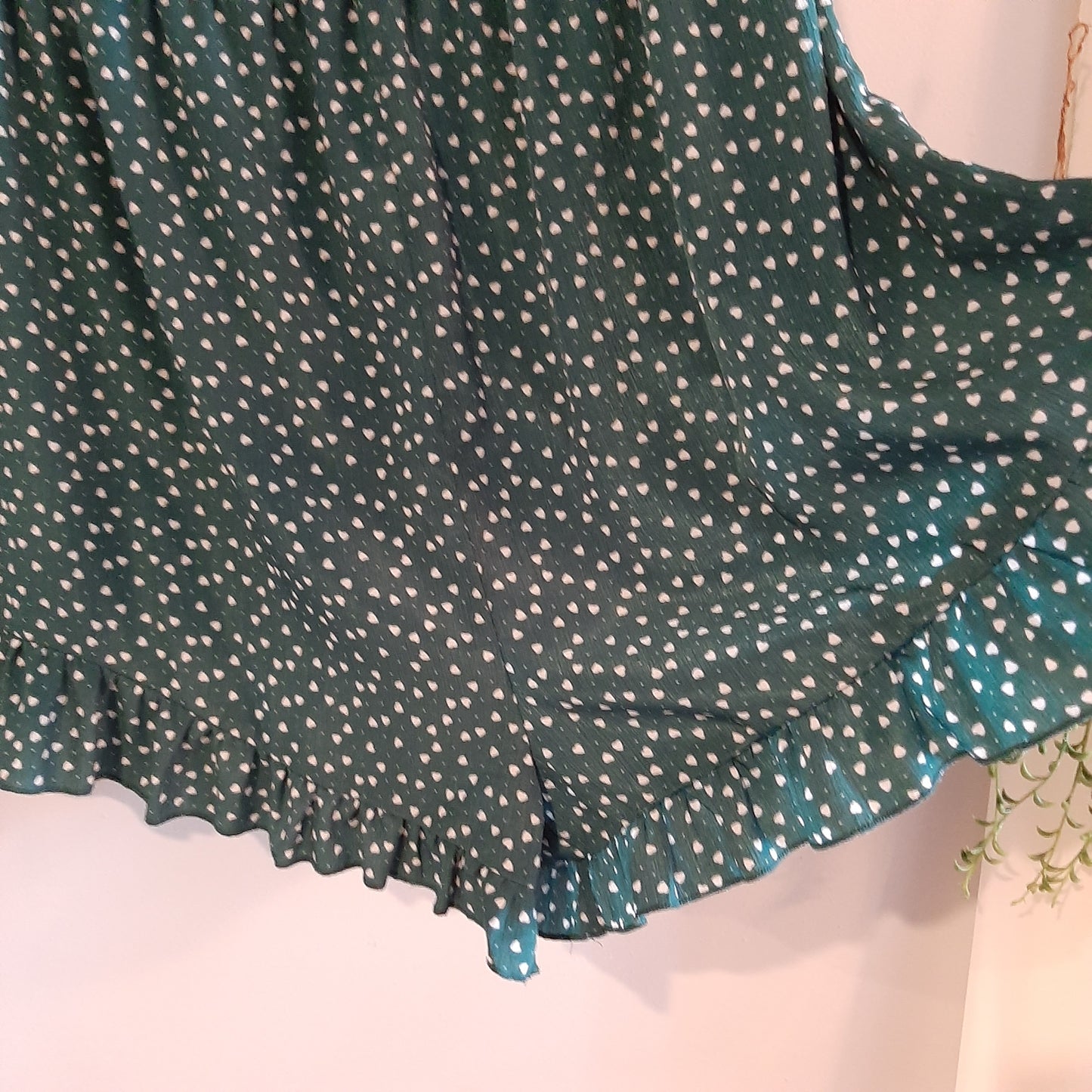 Smocked midi ruffle hem shorts, Green hearts