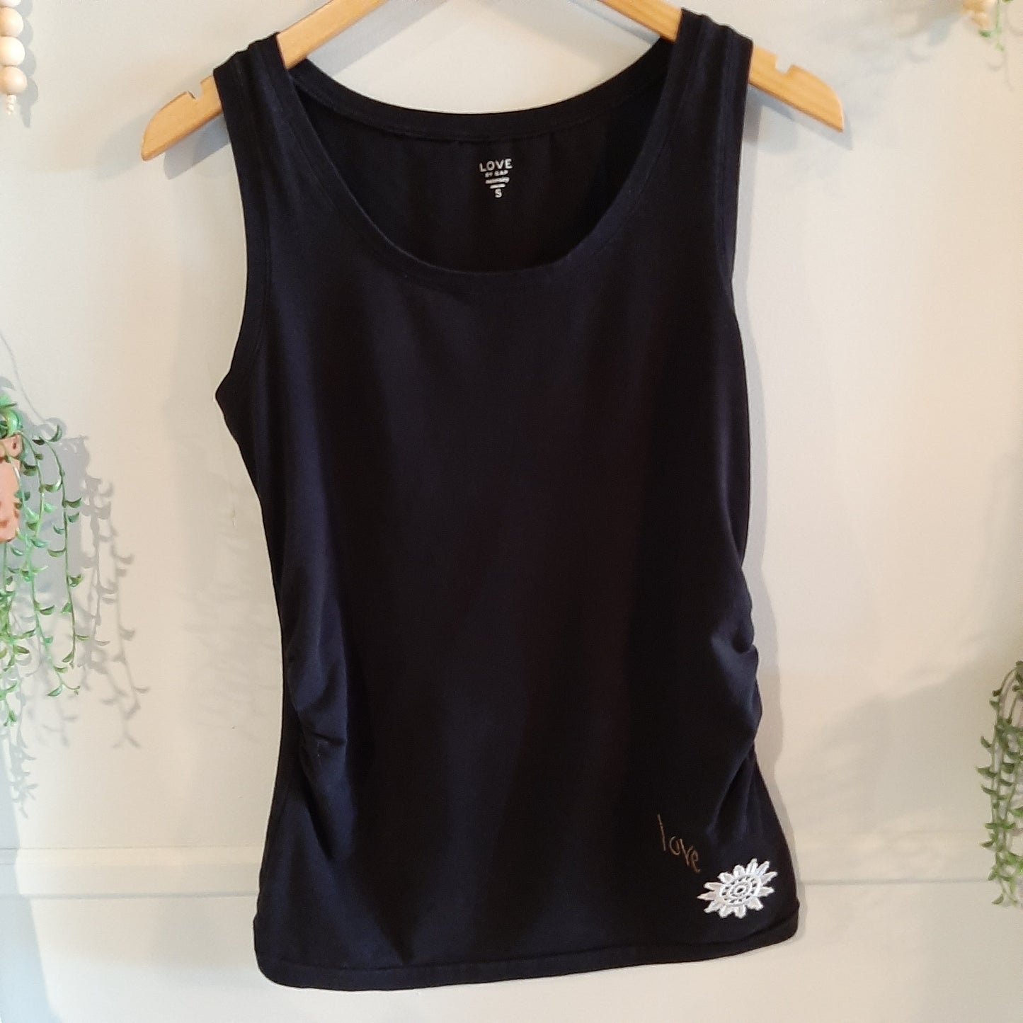 'Love sun' embroidered essential tank, Black