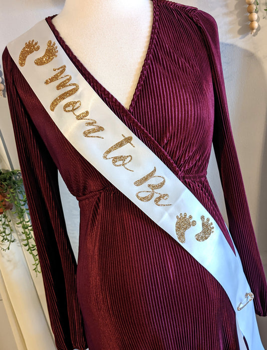 'Mom to be' glittery sash, White