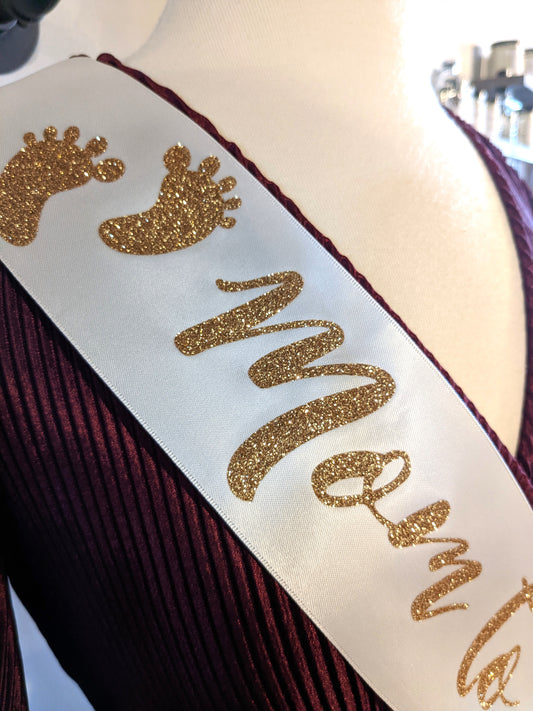 'Mom to be' glittery sash, White