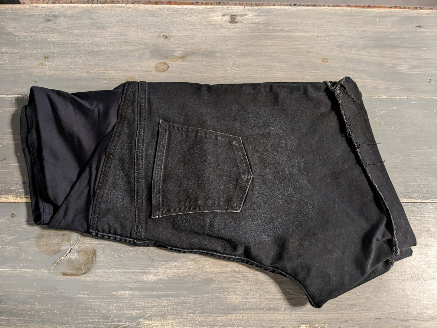 Convertible panel 6.5" rolled raw hem denim shorts, Black wash